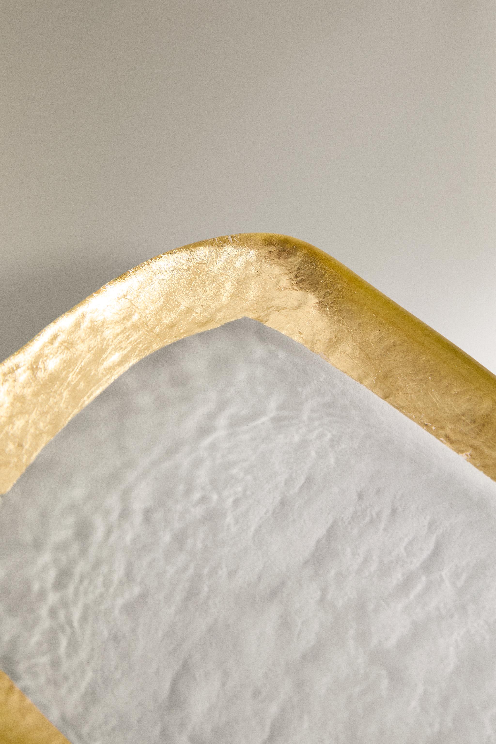 GLASS SERVING DISH WITH A GOLDEN RIM